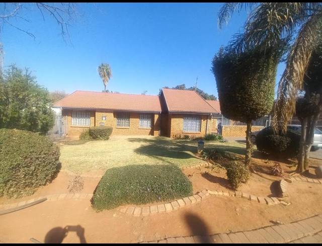 4 BEDROOM HOUSE FOR SALE IN LAUDIUM